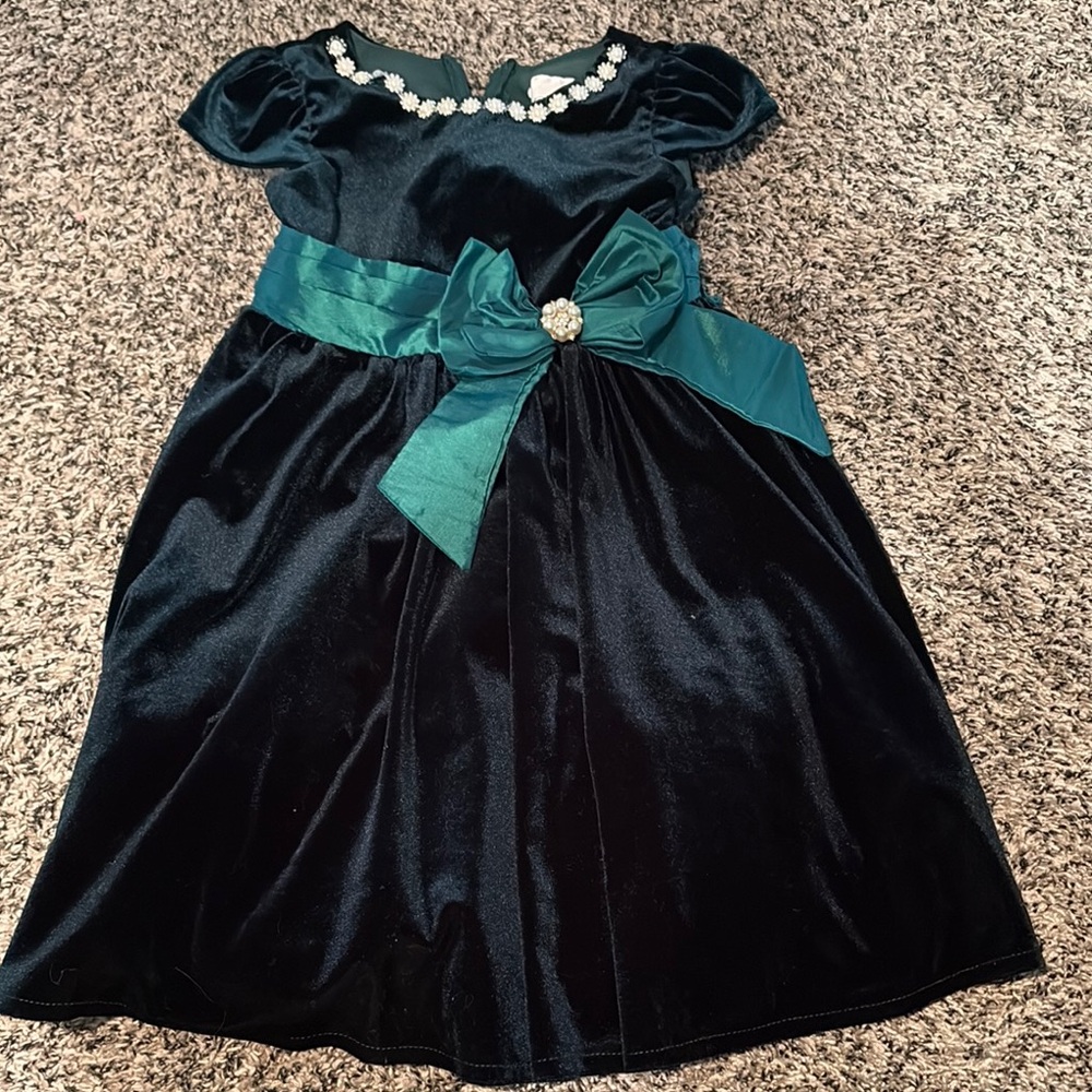 Rare Editions Velvet-like holiday party dress